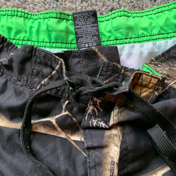 •Realtree• Camo Swim Shorts - Picture 2 of 10